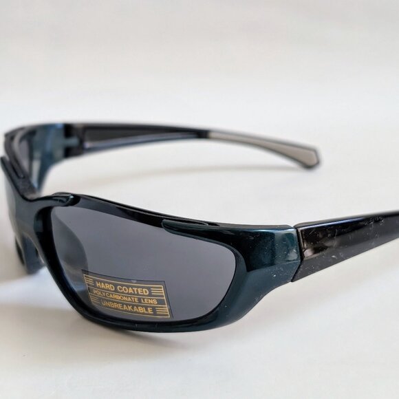 NWT Vintage 90's PC Rectangle Sport Wrap Sunglasses (Green/Black) - Picture 3 of 5